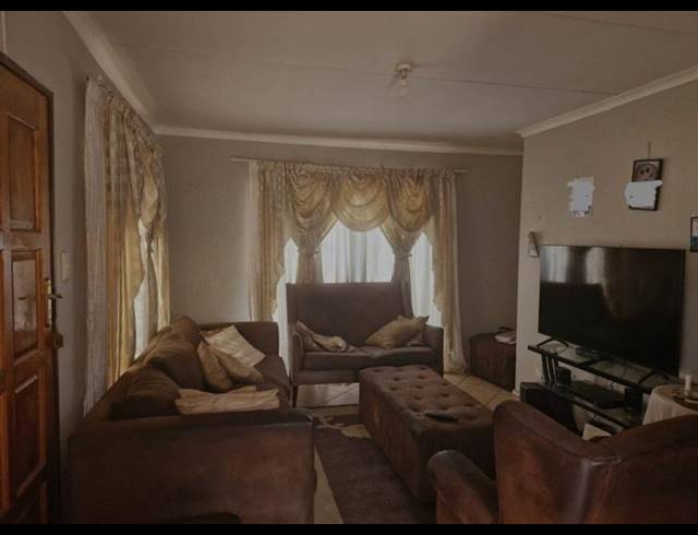 3 BEDROOM HOUSE FOR SALE IN THE ORCHARDS